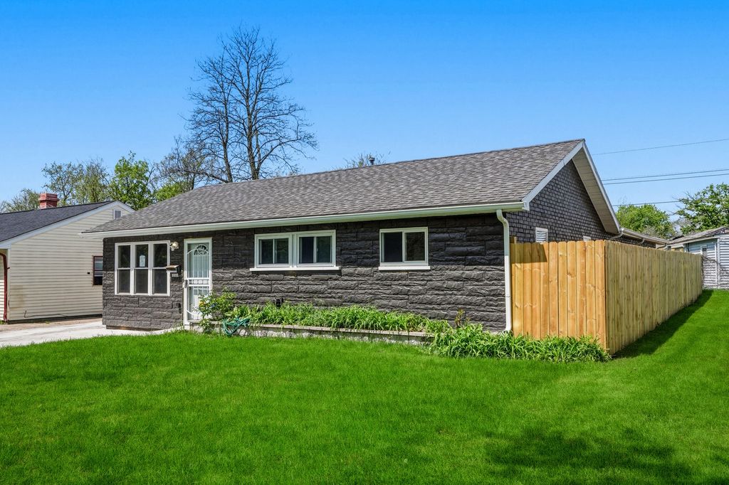 Photo of 2726 Marshalltown Drive, Gary, IN 46407 (MLS # 837920)