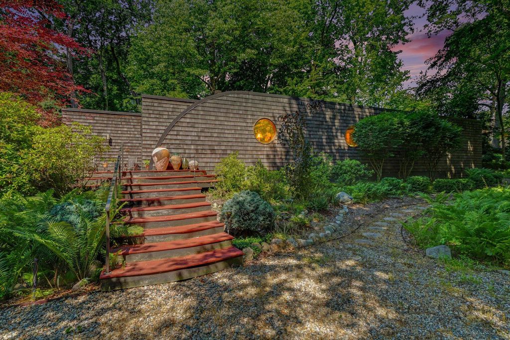 Photo of 3820 Hiawatha Drive, Michigan City, IN 46360 (MLS # 841016)