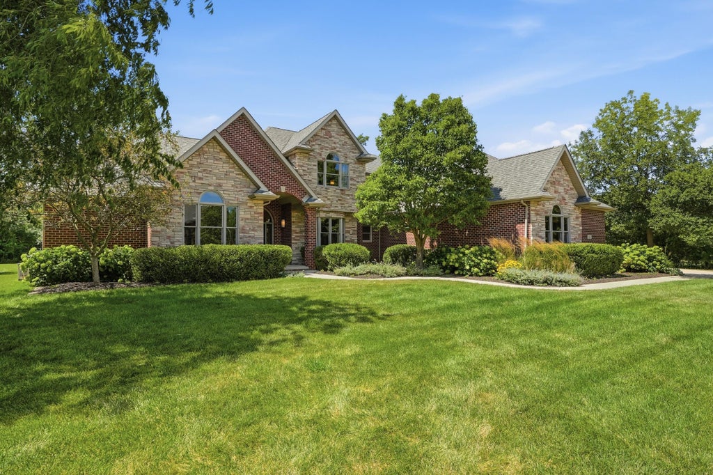 Photo of 8826 Schafer Drive, Saint John, IN 46373 (MLS # 843231)