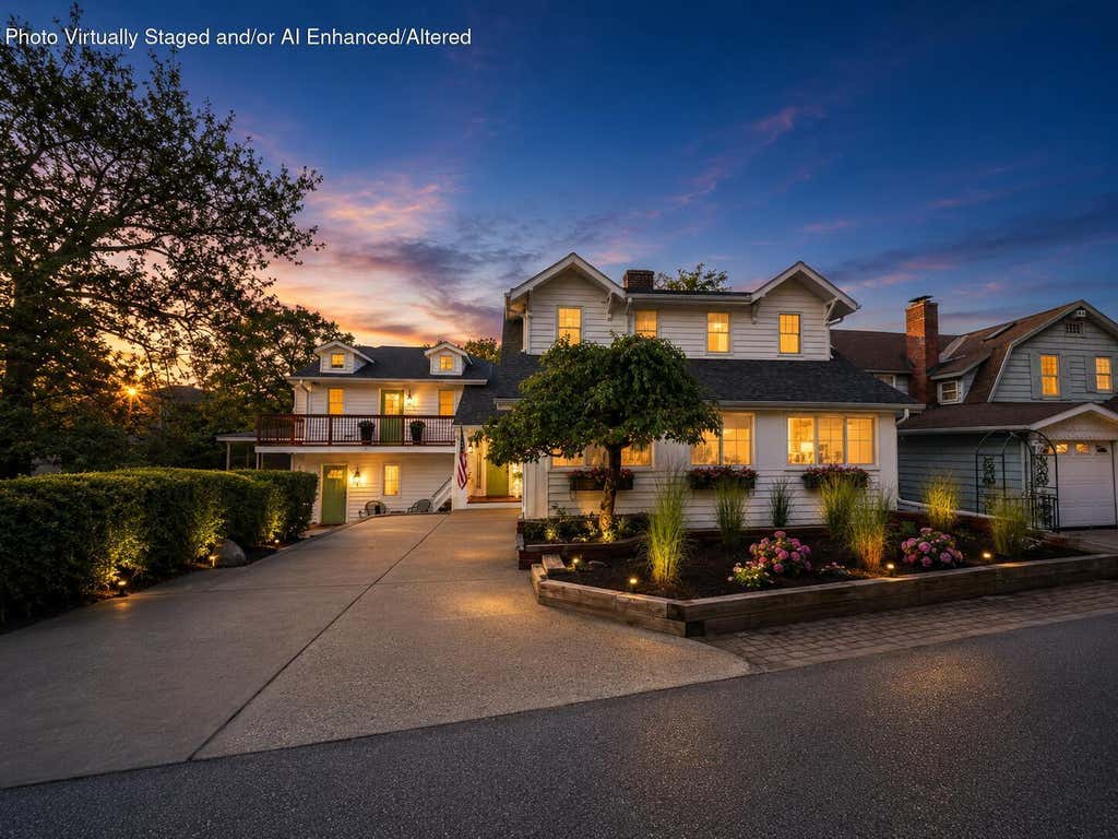Photo of 208 Lakeshore Drive, Michigan City, IN 46360 (MLS # 841369)