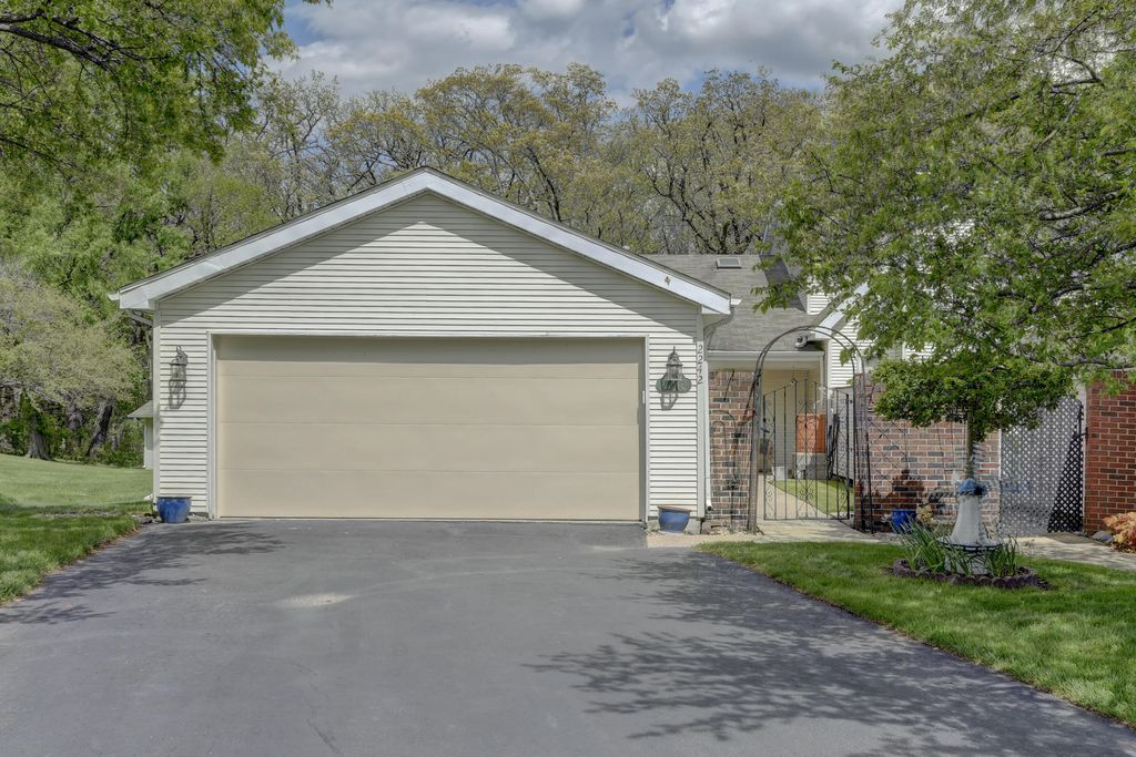 Photo of 2242 Deerpath Drive W, Schererville, IN 46375 (MLS # 838478)