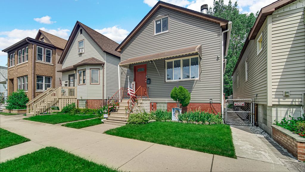 Photo of 1421 Roberts Avenue, Whiting, IN 46394 (MLS # 837395)