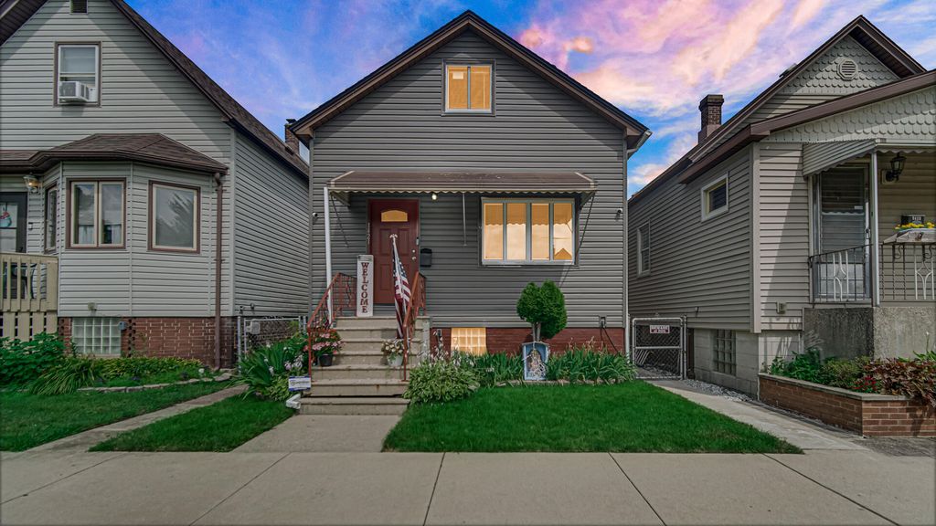 Photo of 1421 Roberts Avenue, Whiting, IN 46394 (MLS # 837395)