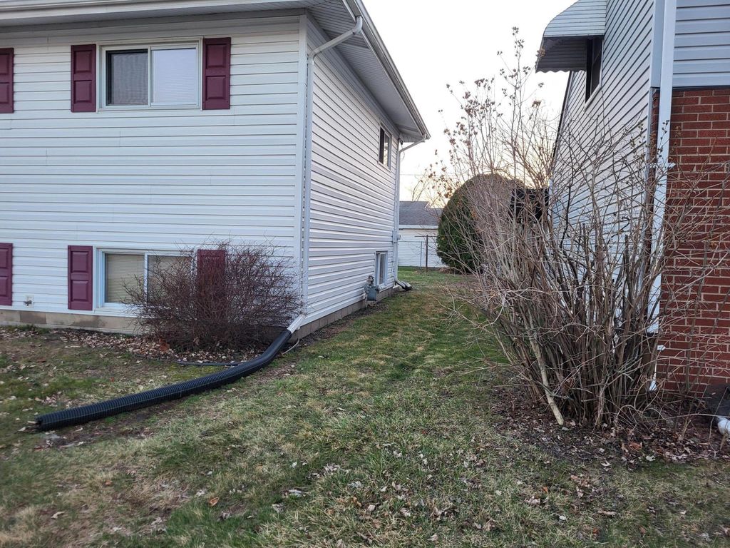 Photo of 9420 Saric Drive, Highland, IN 46322 (MLS # 835380)