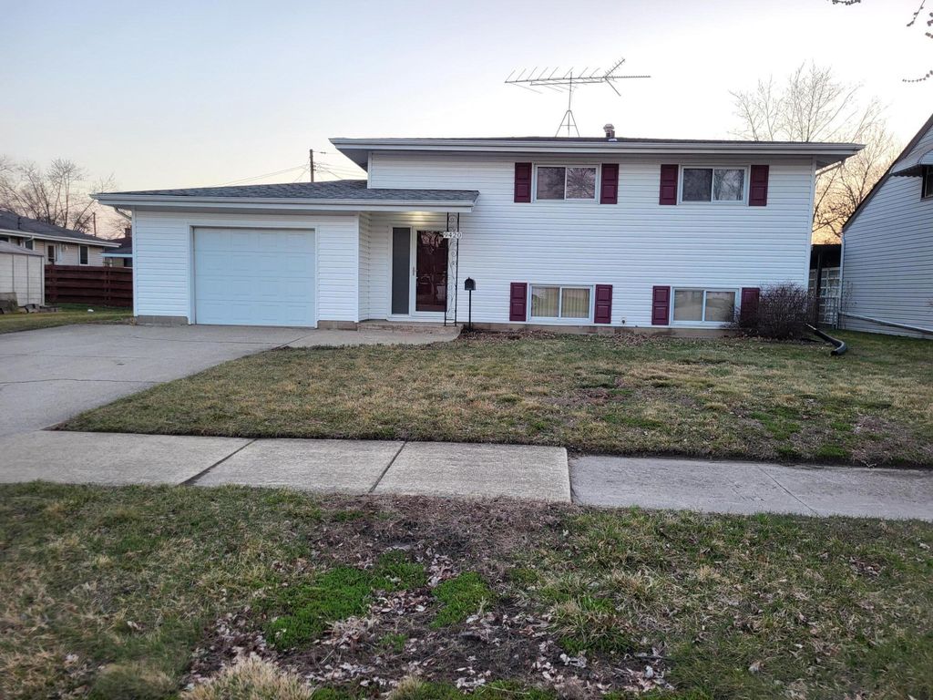 Photo of 9420 Saric Drive, Highland, IN 46322 (MLS # 835380)