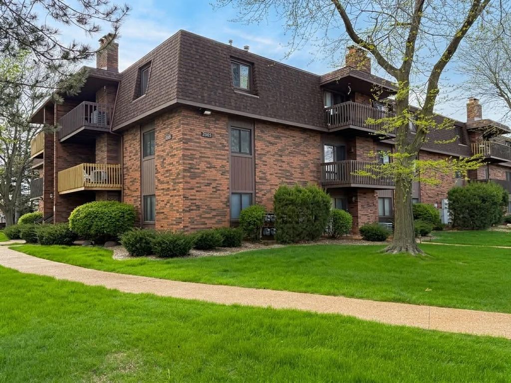 Photo of 2003 45th Court #207, Highland, IN 46322 (MLS # 837417)