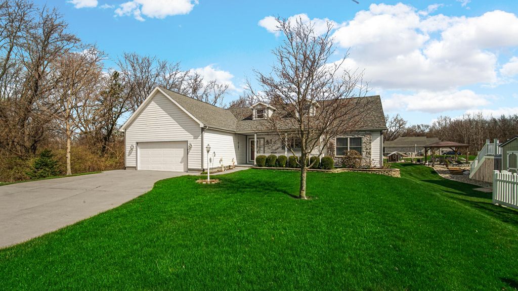 Photo of 2463 W Rue Du Lac Court, La Porte, IN 46350 (MLS # 836858)