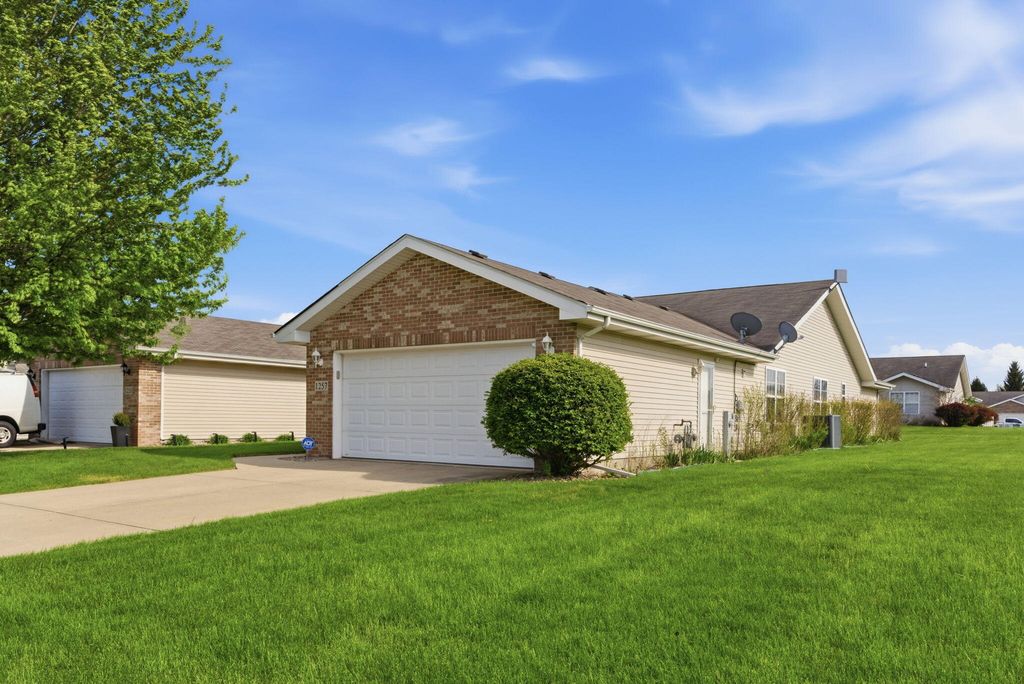 Photo of 1257 W 84th Lane, Merrillville, IN 46410 (MLS # 837848)