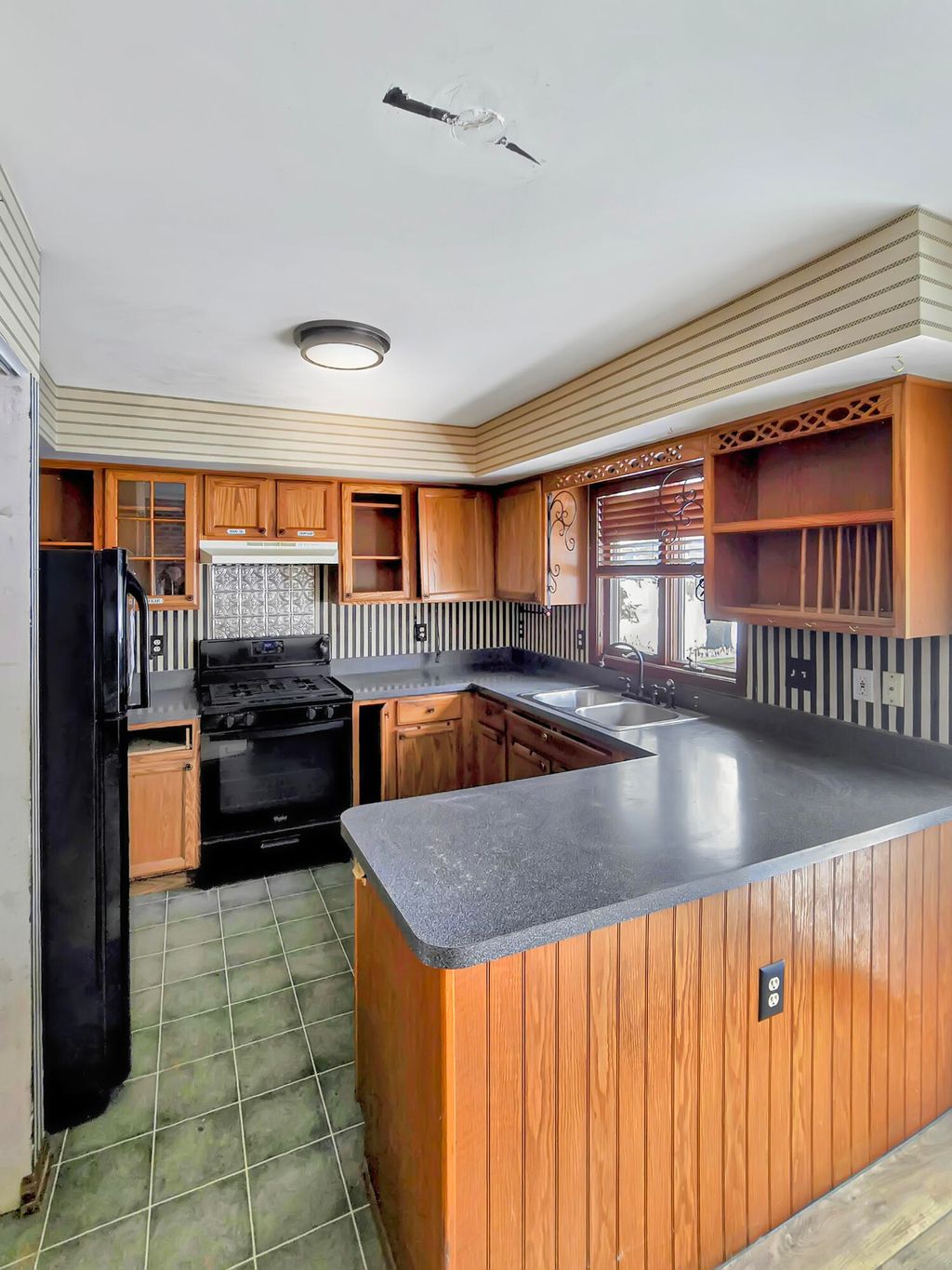 Photo of 1538 Lake Street, Hobart, IN 46342 (MLS # 833694)