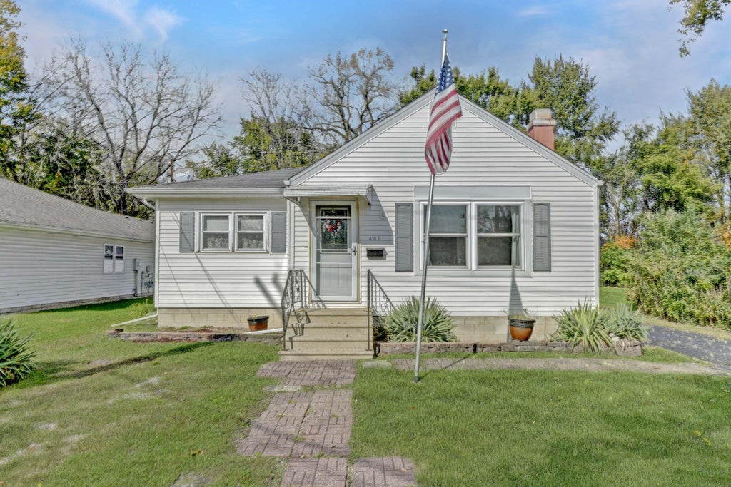 Photo of 407 Keilman Street, Dyer, IN 46311 (MLS # 846832)