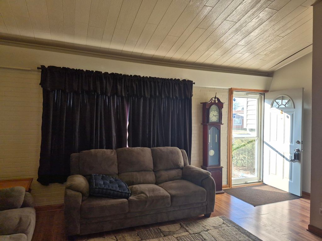 Photo of 1115 N Oakwood Street, Griffith, IN 46319 (MLS # 834085)