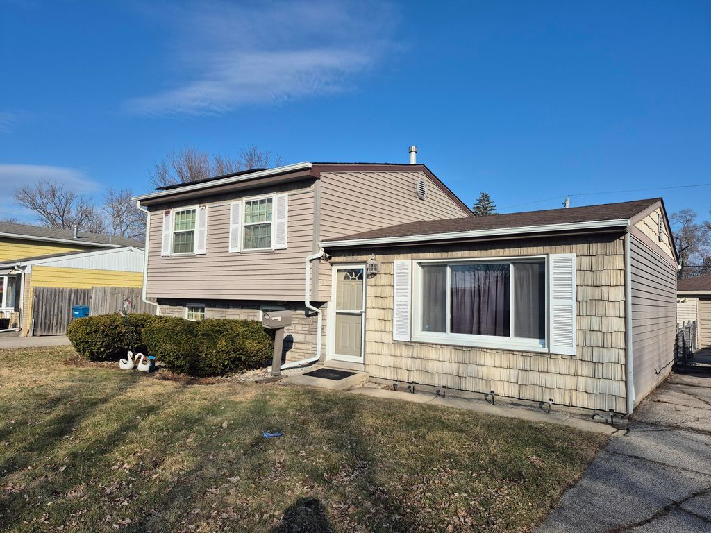 Photo of 1115 N Oakwood Street, Griffith, IN 46319 (MLS # 834085)