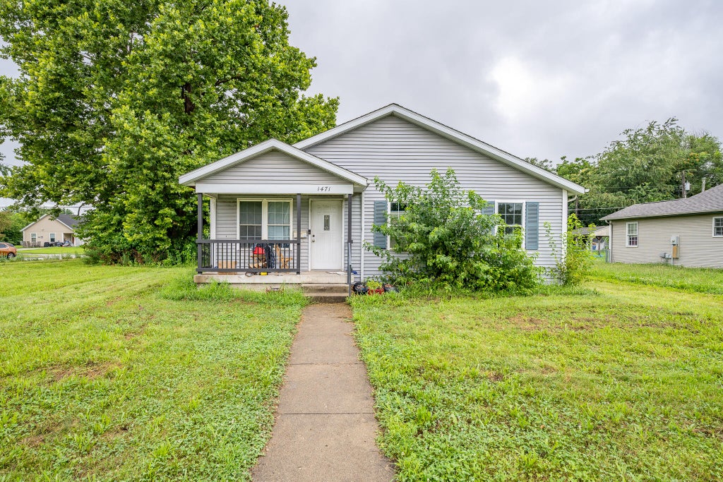 Photo of 1471 S 14th Street, Terre Haute, IN 47802 (MLS # 842574)