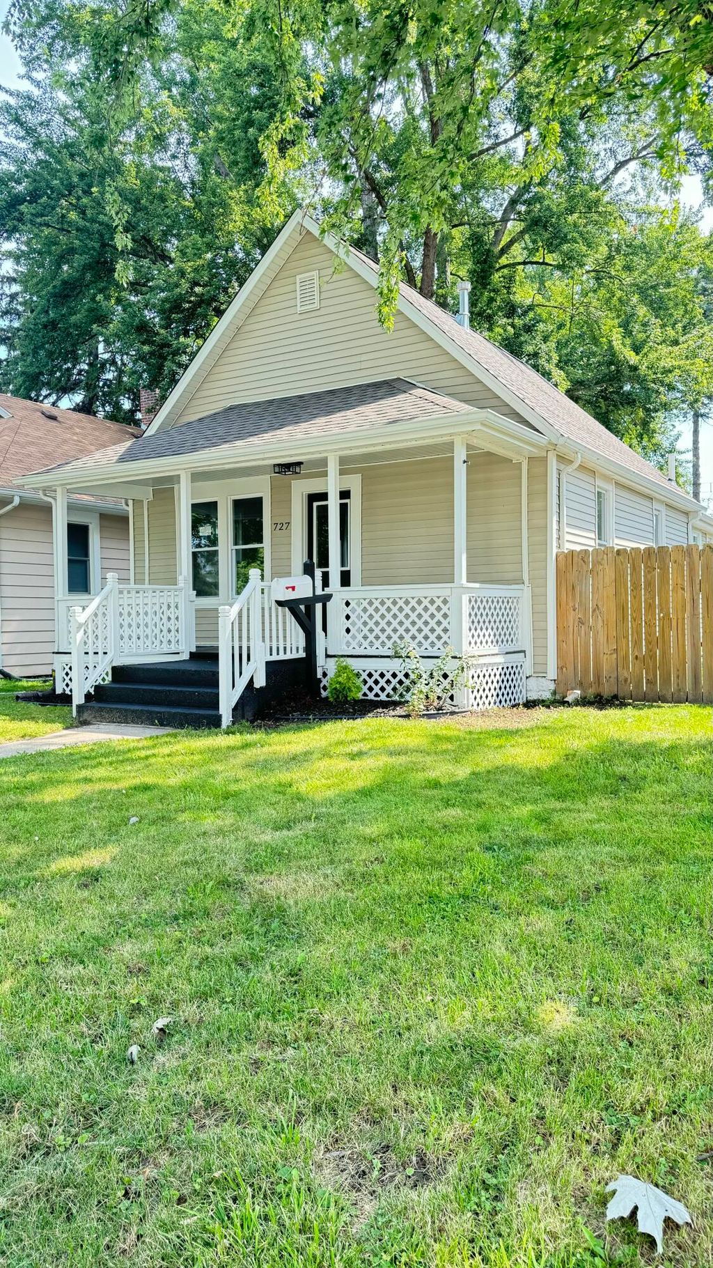 Photo of 727 Water Street, Hobart, IN 46342 (MLS # 833096)