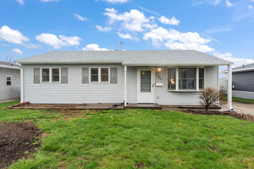 Photo of 9349 Saric Drive, Highland, IN 46322 (MLS # 836437)