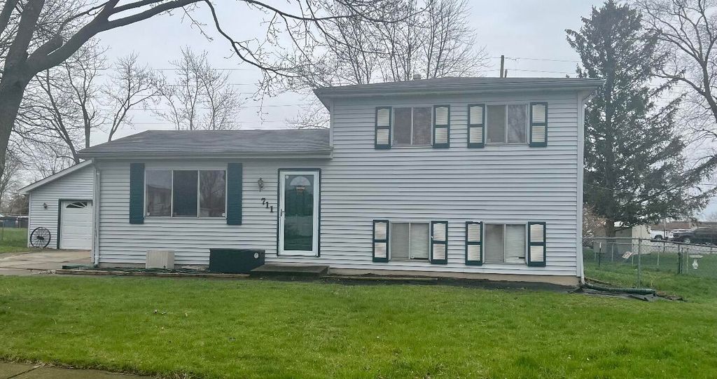 Photo of 711 Shawnee Court, Lowell, IN 46356 (MLS # 831729)