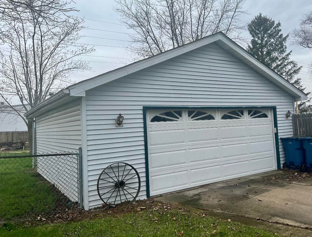 Photo of 711 Shawnee Court, Lowell, IN 46356 (MLS # 831729)