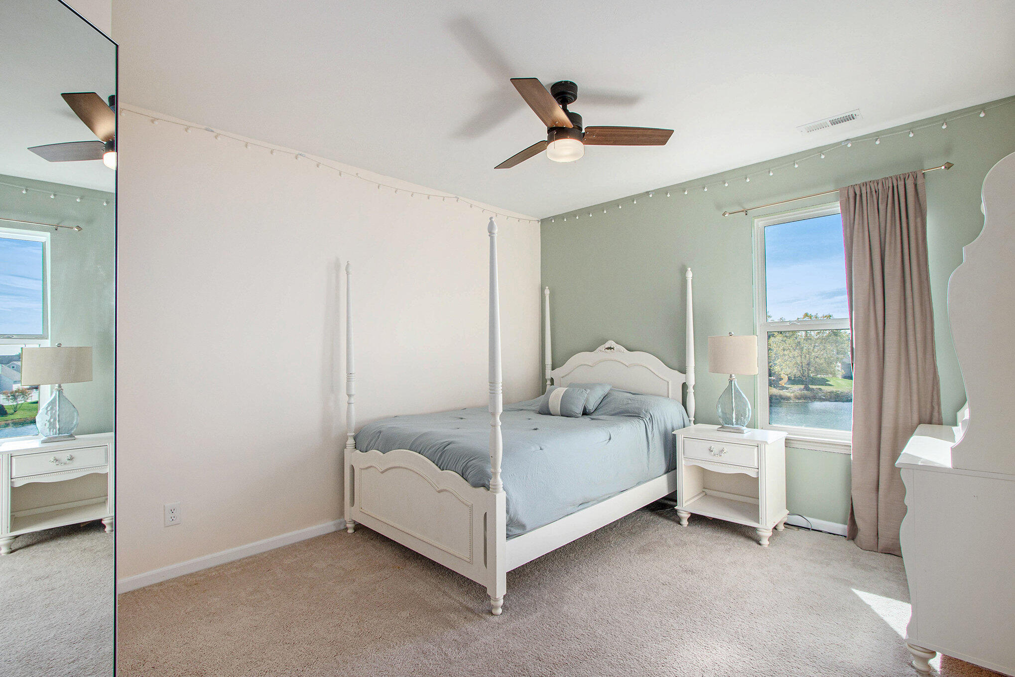 Valparaiso, Indiana 46385, United States, 4 Bedrooms Bedrooms, ,2 BathroomsBathrooms,Residential,Active,235445