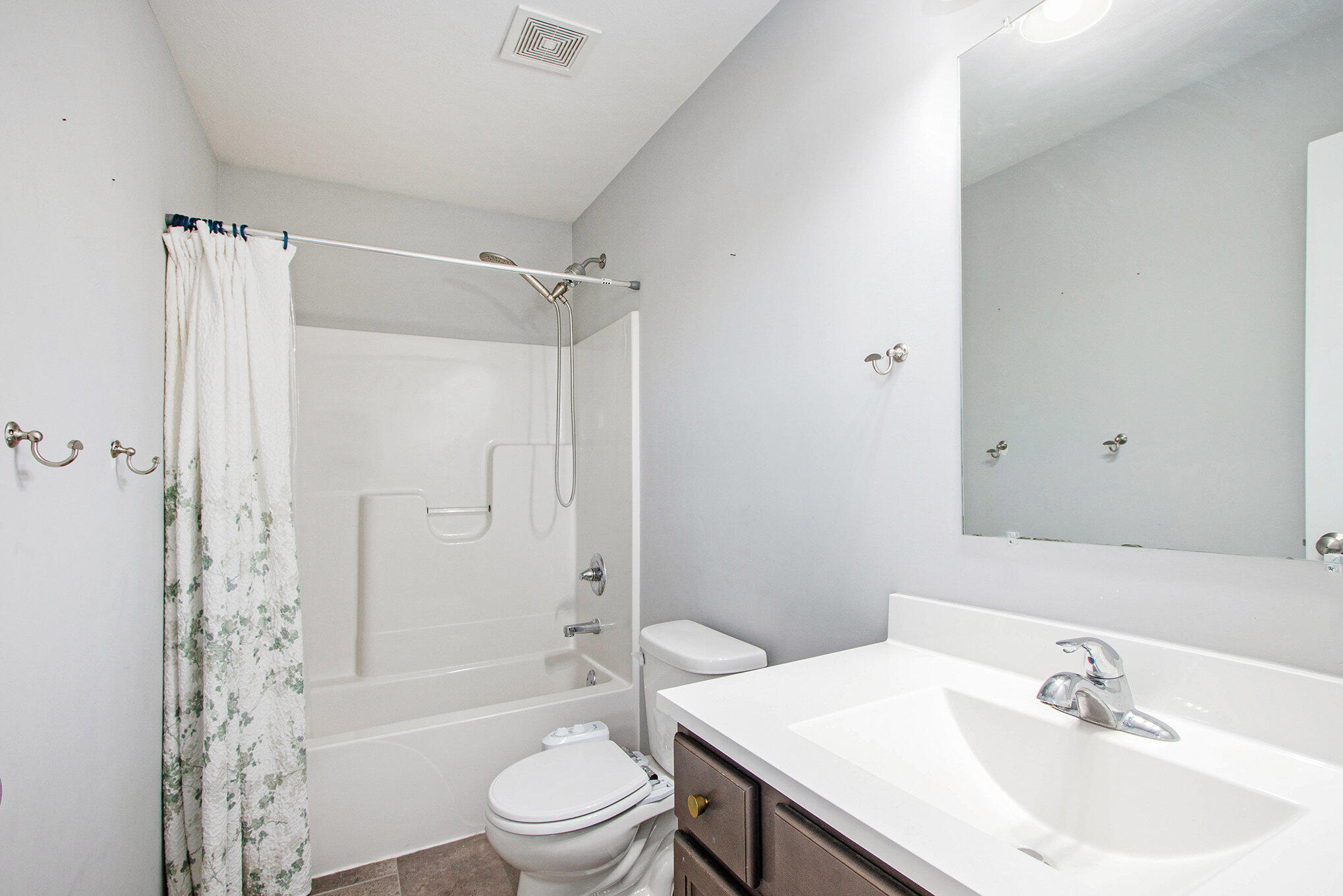 Valparaiso, Indiana 46385, United States, 4 Bedrooms Bedrooms, ,2 BathroomsBathrooms,Residential,Active,235445