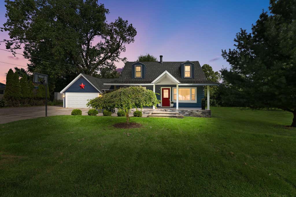Photo of 3605 Evans Avenue, Valparaiso, IN 46383 (MLS # 844293)