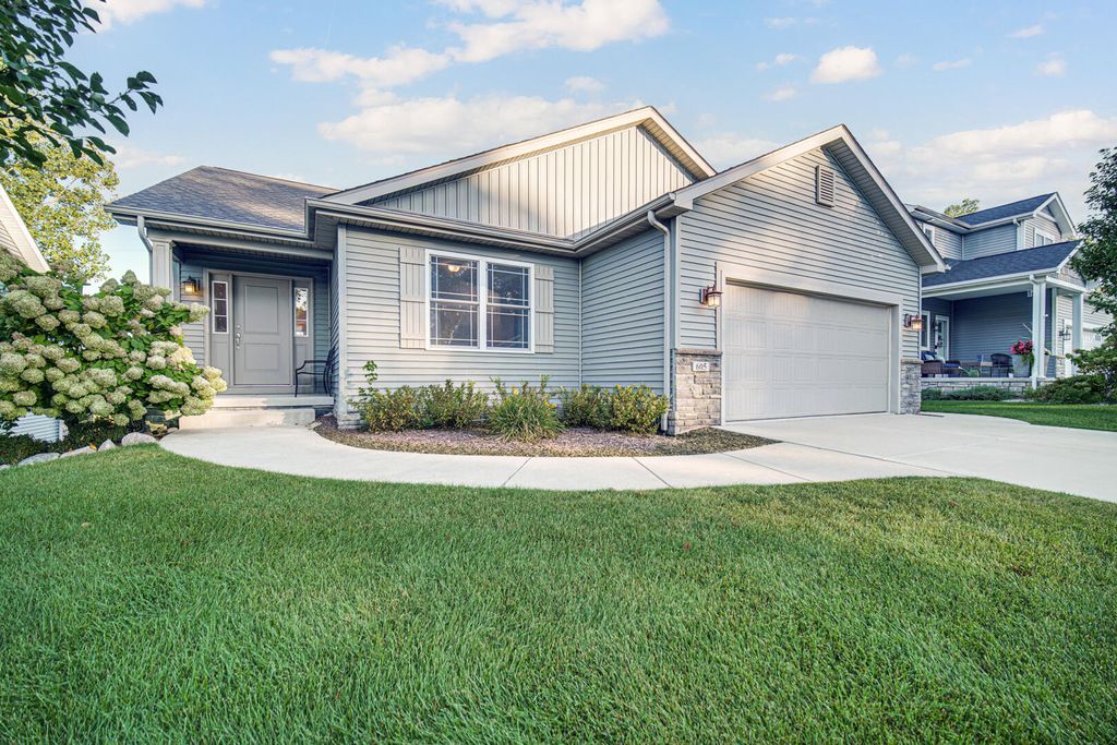 Photo of 605 Hatch Lake Pkwy, Valparaiso, IN 46385 (MLS # 831032)