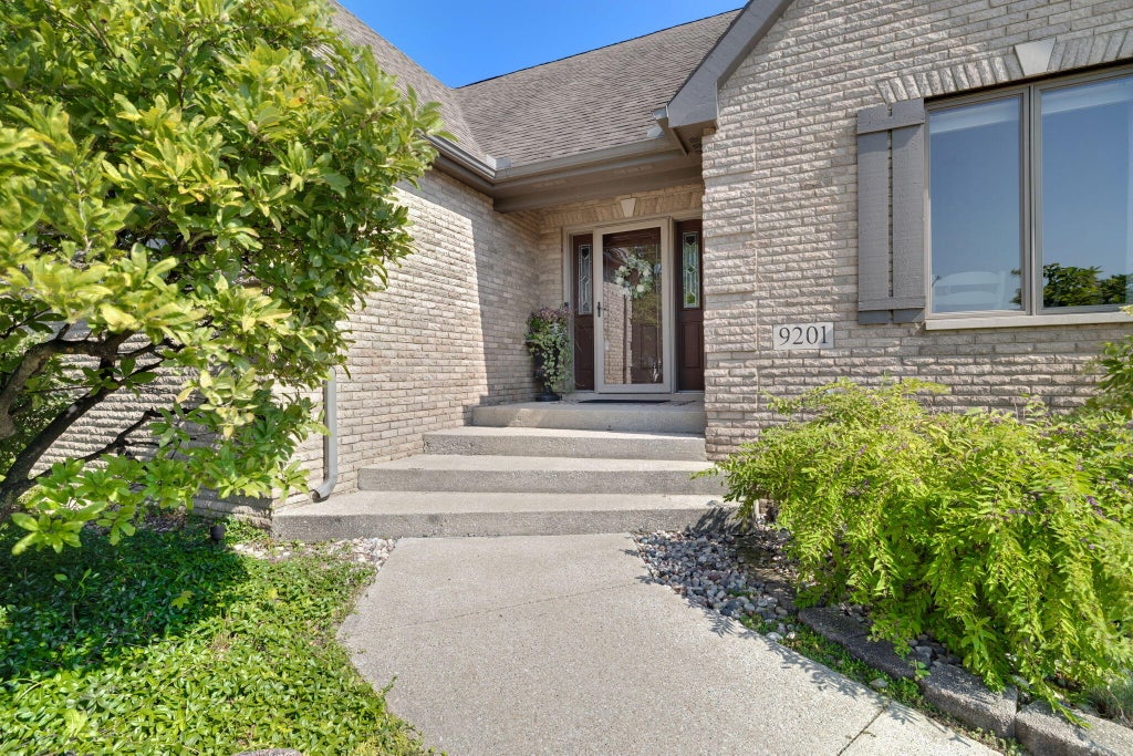 Photo of 9201 Schillton Drive, Saint John, IN 46373 (MLS # 844740)