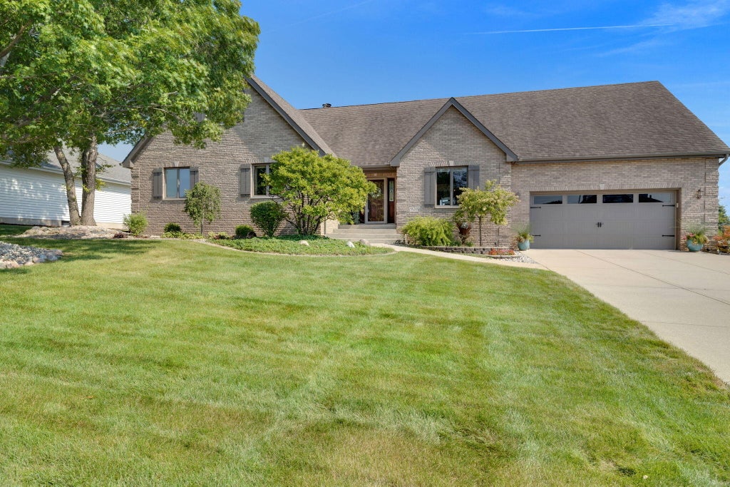 Photo of 9201 Schillton Drive, Saint John, IN 46373 (MLS # 844740)