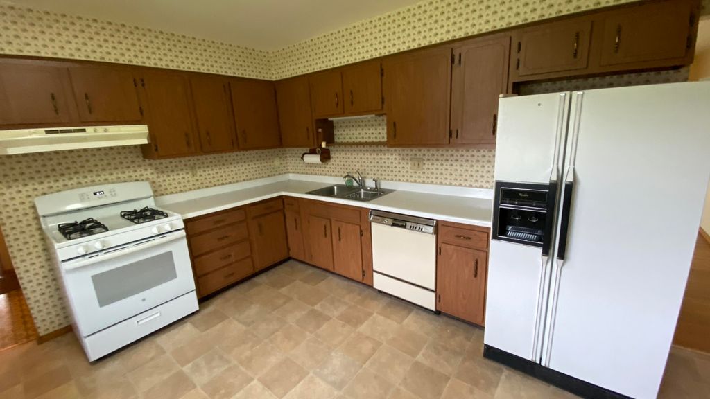 Photo of 429 Fairview Avenue, Crown Point, IN 46307 (MLS # 837616)