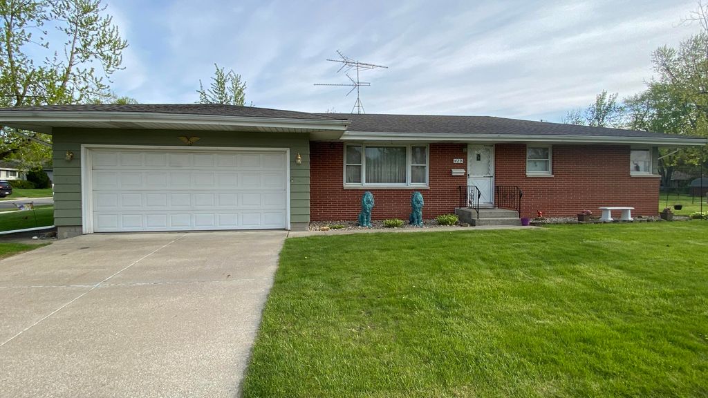 Photo of 429 Fairview Avenue, Crown Point, IN 46307 (MLS # 837616)