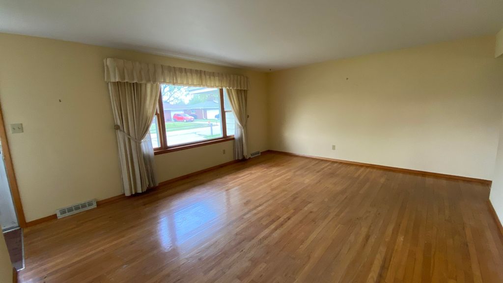 Photo of 429 Fairview Avenue, Crown Point, IN 46307 (MLS # 837616)