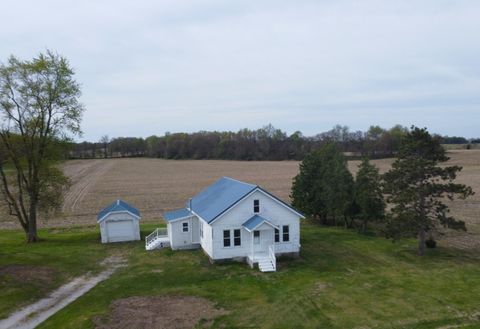 Single Family Residence in Winamac IN 4521 100.jpg