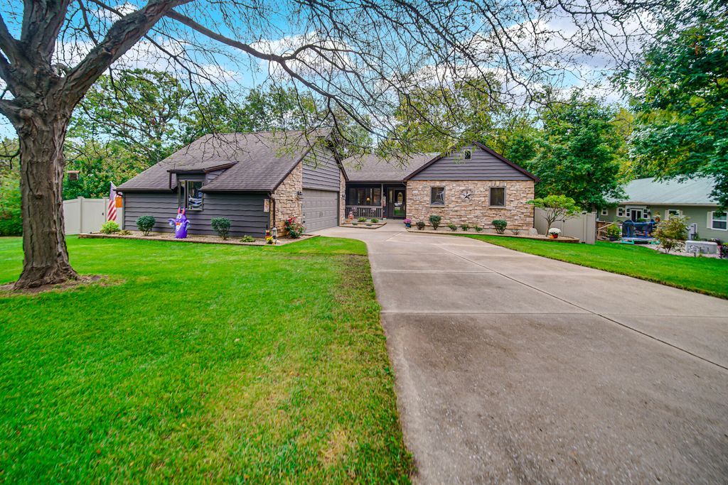 Photo of 524 Timberwood Lane, Lowell, IN 46356 (MLS # 829341)