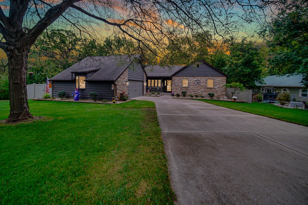 Photo of 524 Timberwood Lane, Lowell, IN 46356 (MLS # 829341)