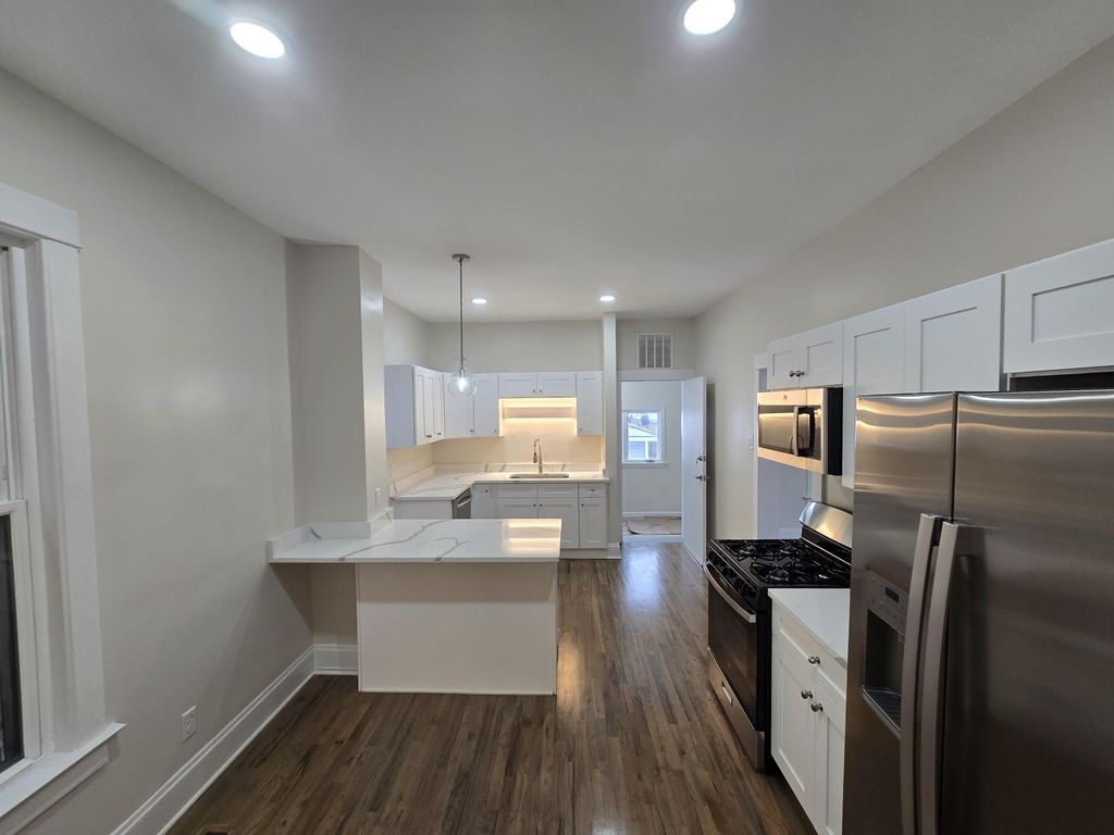 Photo of 1711 Central Avenue, Whiting, IN 46394 (MLS # 833605)