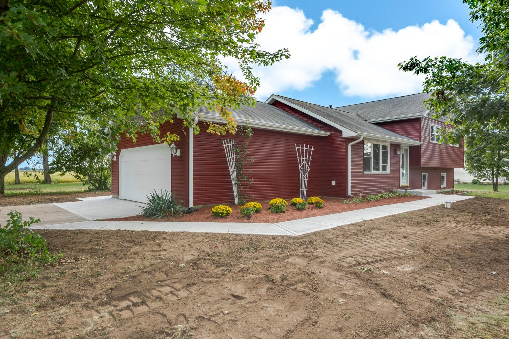 Photo of 360 Radcliff Drive, Valparaiso, IN 46383 (MLS # 845766)