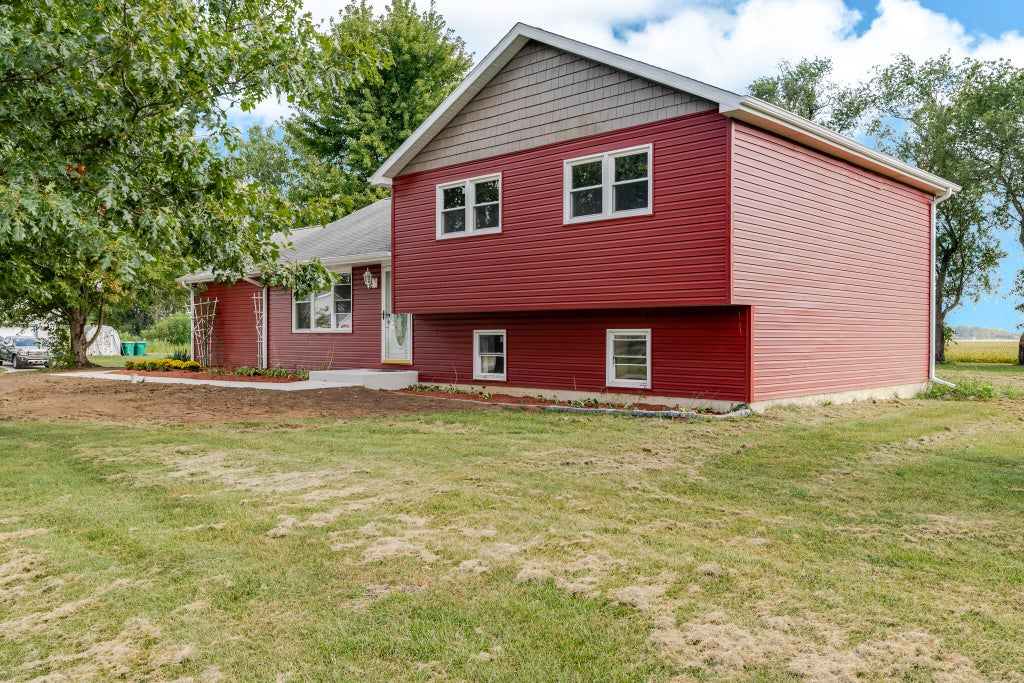 Photo of 360 Radcliff Drive, Valparaiso, IN 46383 (MLS # 845766)