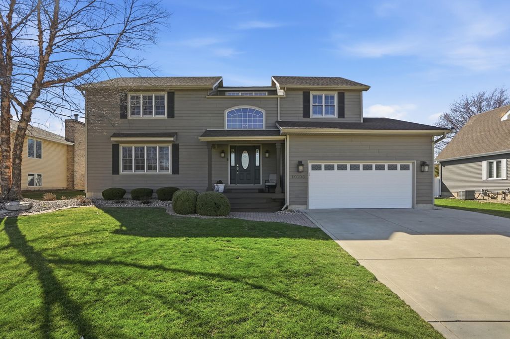 Photo of 10106 Belmont Court, Saint John, IN 46373 (MLS # 836077)