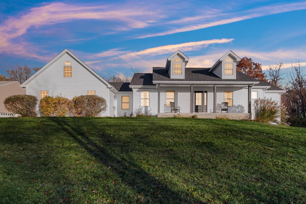 Photo of 231 N 182 W, Valparaiso, IN 46385 (MLS # 831095)