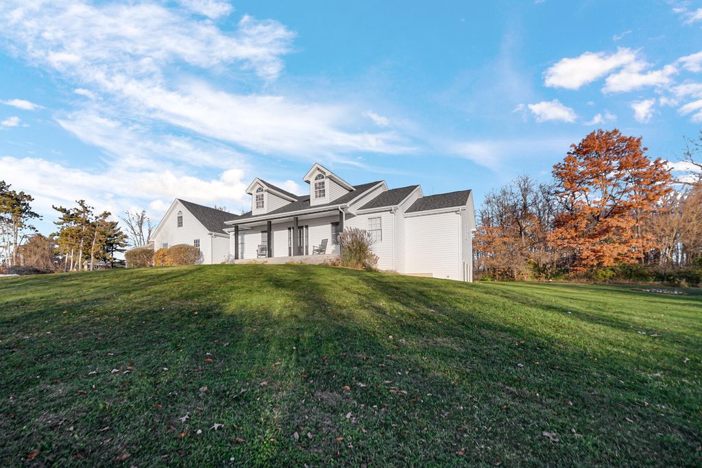 Photo of 231 N 182 W, Valparaiso, IN 46385 (MLS # 831095)