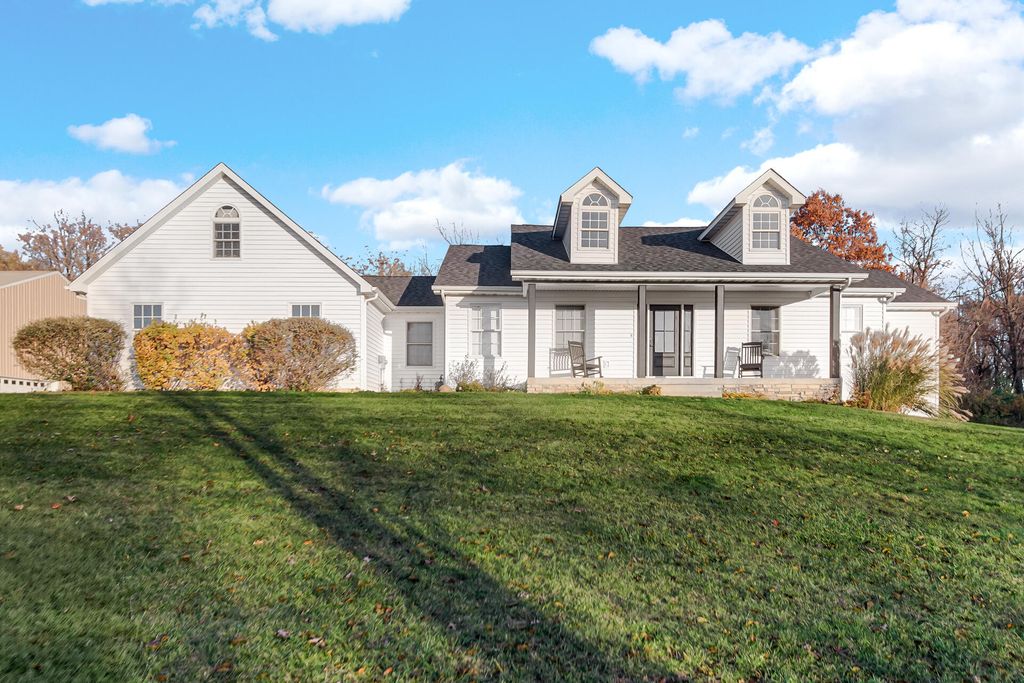 Photo of 231 N 182 W, Valparaiso, IN 46385 (MLS # 831095)