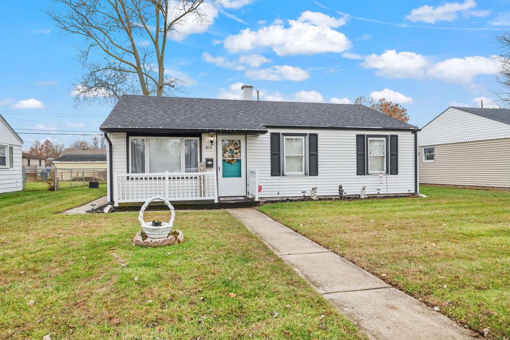 Photo of 814 N Indiana Street, Griffith, IN 46319 (MLS # 831378)