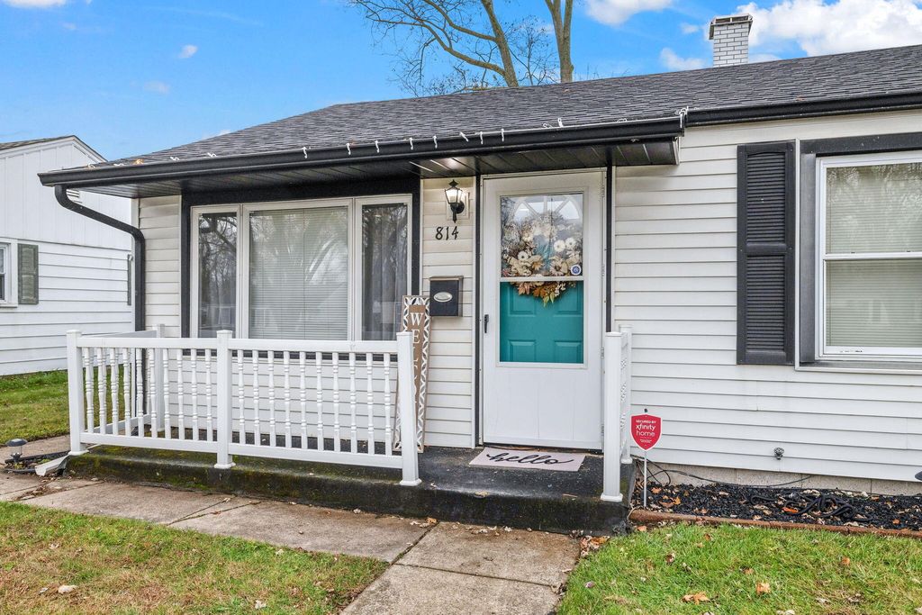 Photo of 814 N Indiana Street, Griffith, IN 46319 (MLS # 831378)