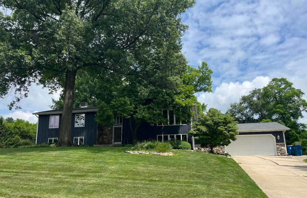 Photo of 685 Slalom Lane, Valparaiso, IN 46383 (MLS # 842954)