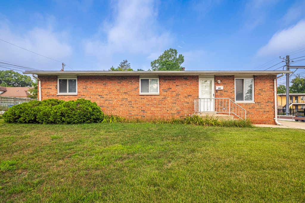 Photo of 401 Oak Street, Michigan City, IN 46360 (MLS # 843031)