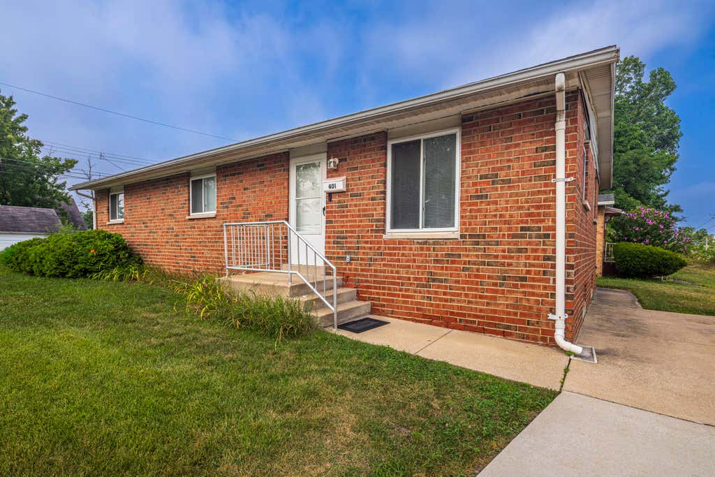 Photo of 401 Oak Street, Michigan City, IN 46360 (MLS # 843031)