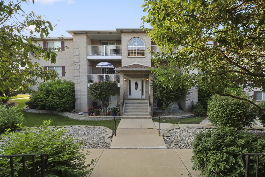 Photo of 2021 W 75th Place #25, Merrillville, IN 46410 (MLS # 842536)