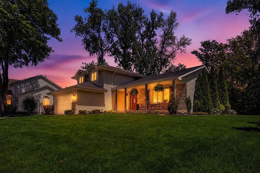 Photo of 8641 Fairway Drive, Saint John, IN 46373 (MLS # 838929)