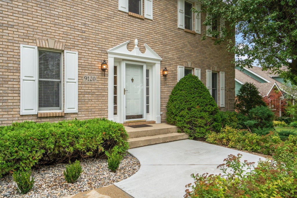 Photo of 9120 Franklin Drive, Saint John, IN 46373 (MLS # 845921)