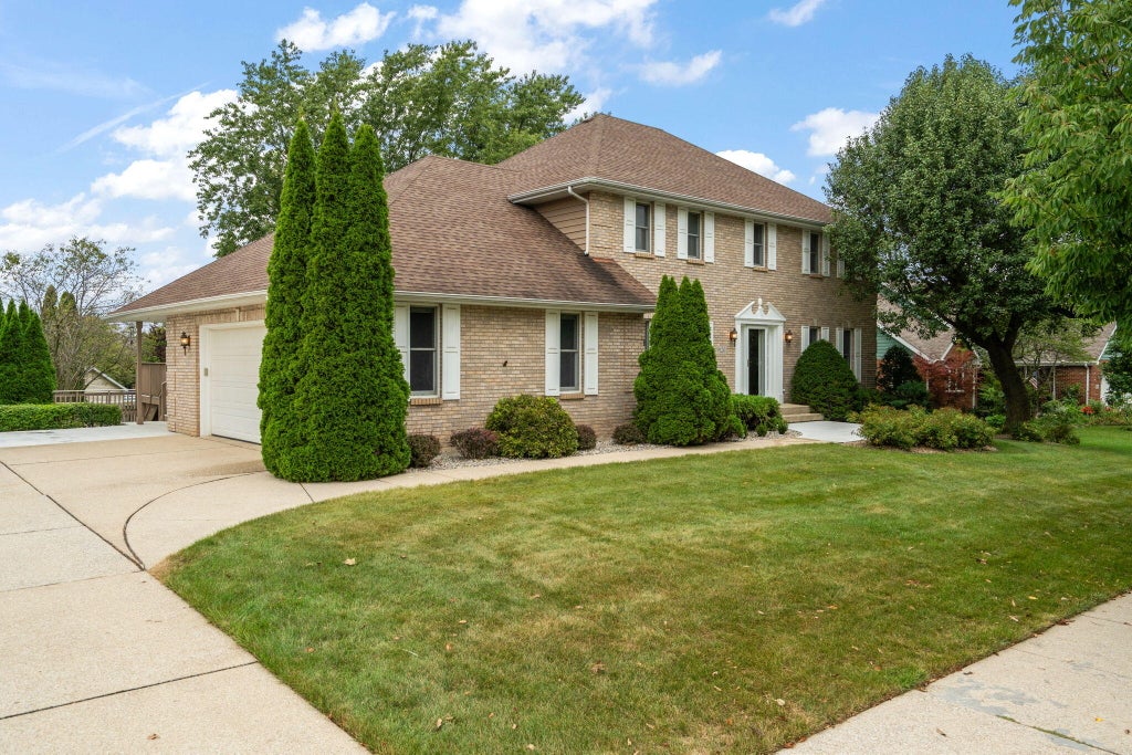 Photo of 9120 Franklin Drive, Saint John, IN 46373 (MLS # 845921)
