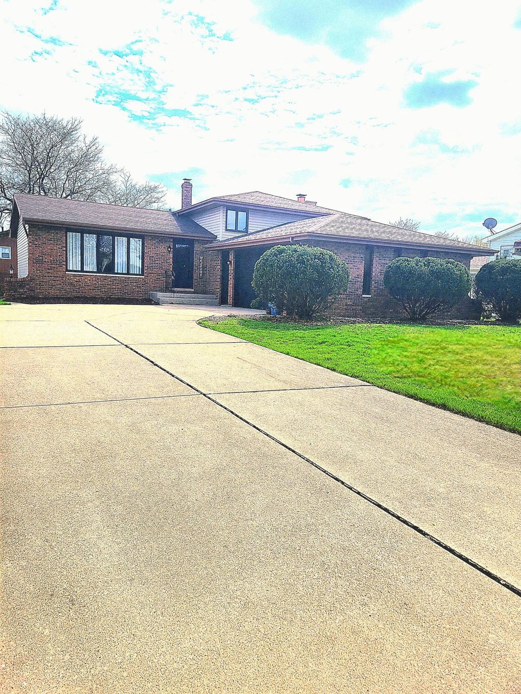 Photo of 939 Devonshire Lane, Dyer, IN 46311 (MLS # 836972)
